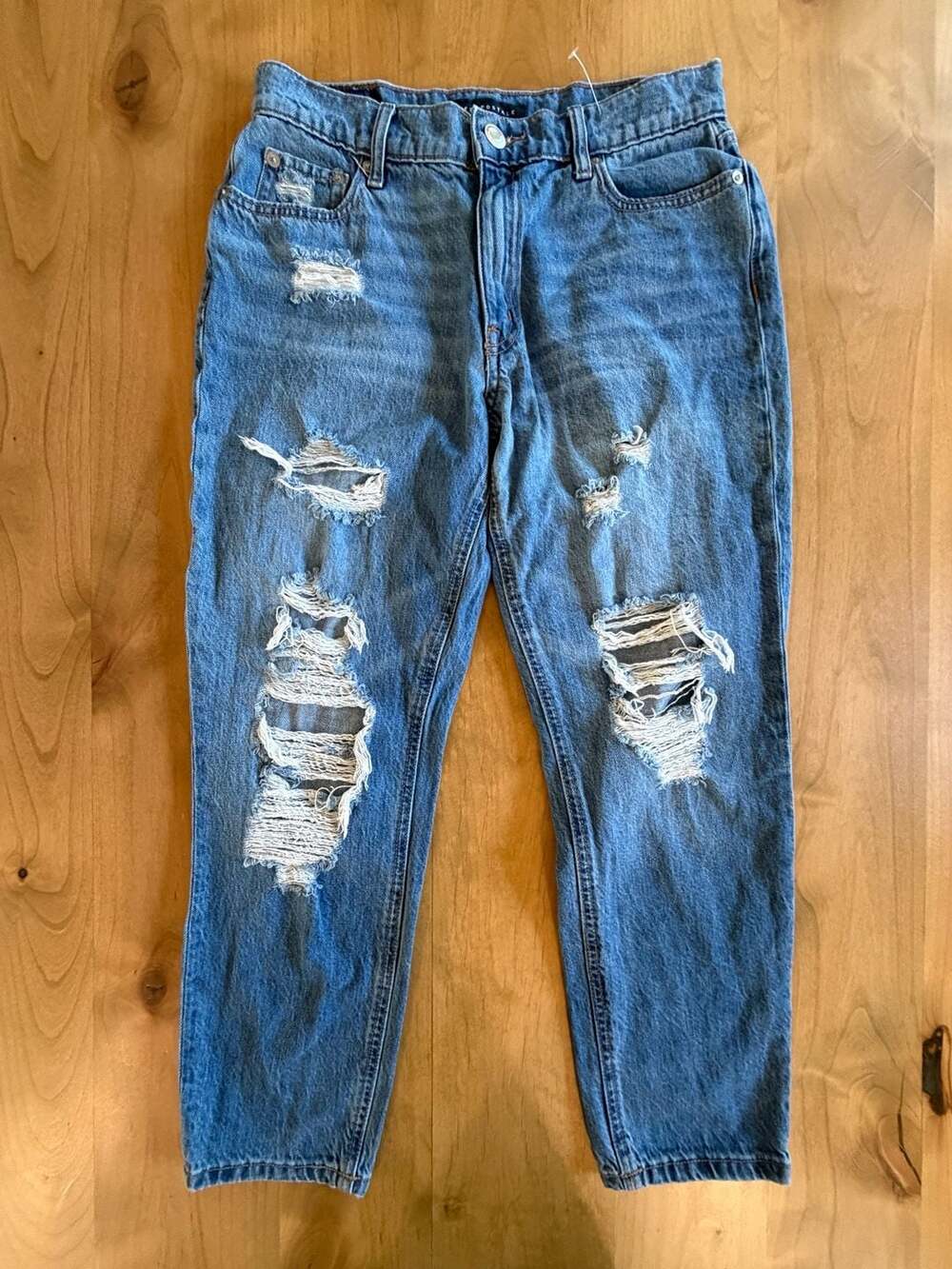 Aeropostale Mom Jeans Distressed Light Wash size 6
